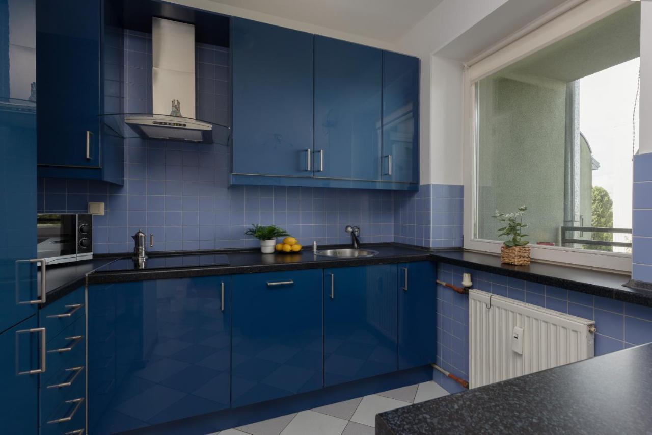 Lägenhet Comfy Powstancow Slaskich By Renters Warszawa
